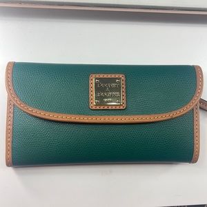 Dooney & Bourke Continental Wallet